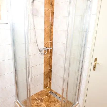 Apartment Charming Flat In Kastel Stafilic With Shared Pool 27 M²