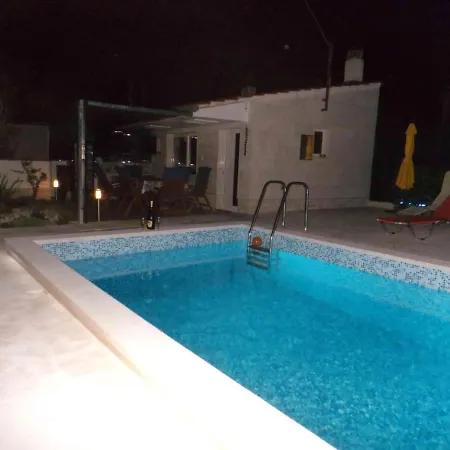 Charming Flat In Kastel Stafilic With Shared Pool 27 M²