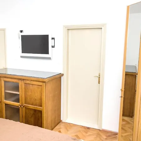 Apartmán Charming Flat In Kastel Stafilic With Shared Pool 27 M² Kaštela